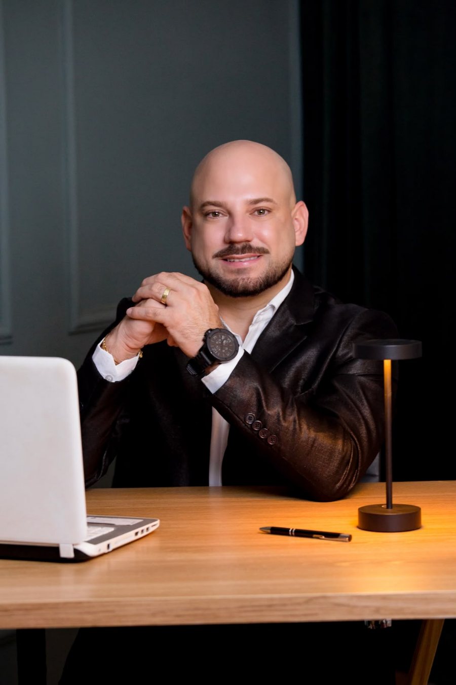 Kleber Vasconcellos em atendimento
